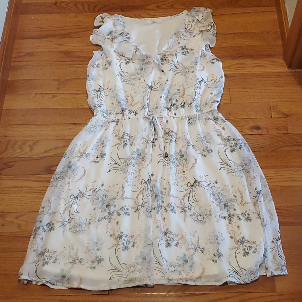 Women's ruffle trim dress